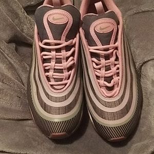 Women's air max size 7.5